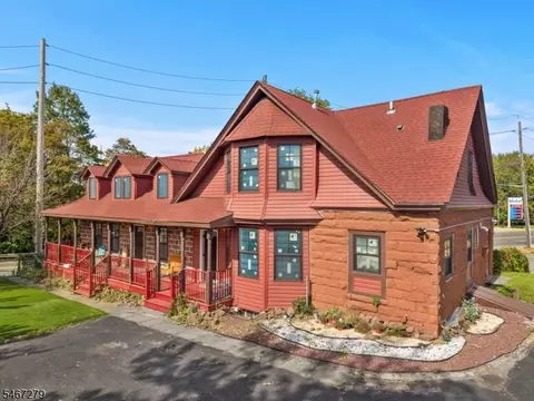 891 River Dr, Elmwood Park, NJ 07407