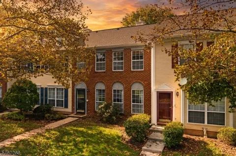 5 Hudson Ct, Franklin Park, NJ 08823