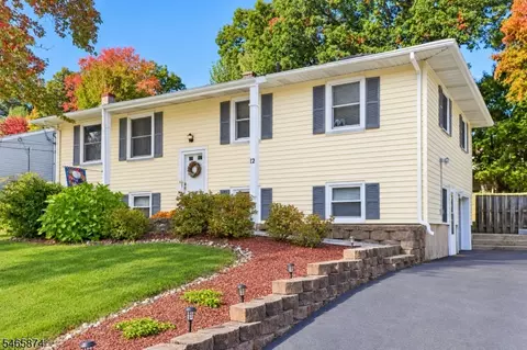 12 Mirror Pl, Oak Ridge, NJ 07438