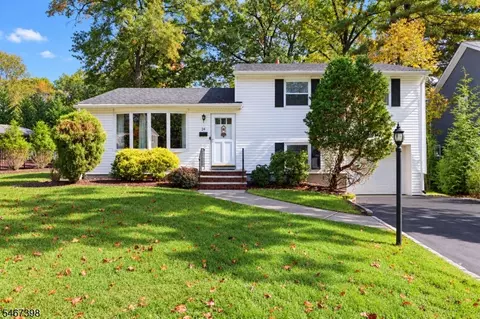 24 Countryside Dr, Livingston, NJ 07039
