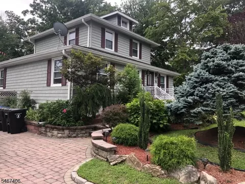 96 Compton St, Belford, NJ 07718