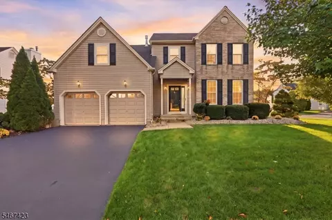 17 Windsor Ln, Phillipsburg, NJ 08865