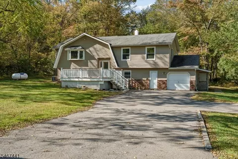 20 Karrville Rd, Port Murray, NJ 07865