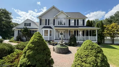 10 Macintosh Dr, Lafayette, NJ 07848