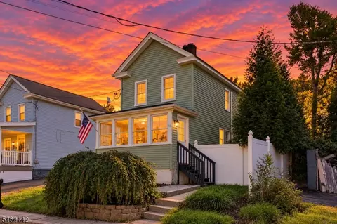16 Green St, Oxford, NJ 07863