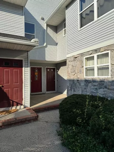 222 Bexley Ln, Piscataway, NJ 08854