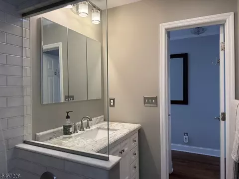 Bath - 9 Harrison Ct, Summit, NJ 07901 photo 4 of 5
