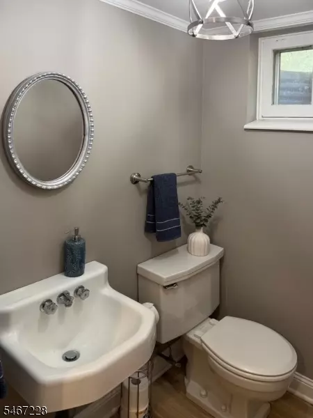 Bath - 9 Harrison Ct, Summit, NJ 07901 photo 5 of 5