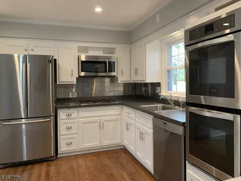 Kitchen - 9 Harrison Ct, Summit, NJ 07901 photo 2 of 3