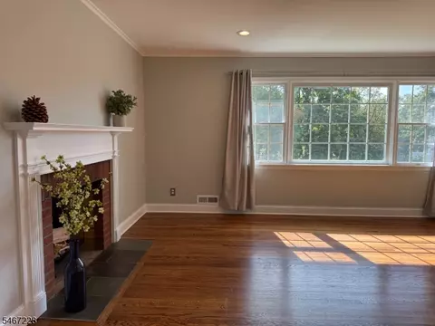 Living - 9 Harrison Ct, Summit, NJ 07901 photo 2 of 7