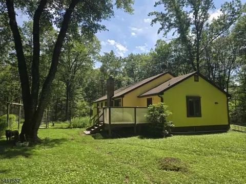 10 Hardwick Rd, Hardwick Twp, NJ 07825