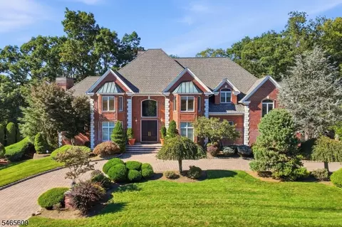54 Burnet Hill Rd, Livingston, NJ 07039