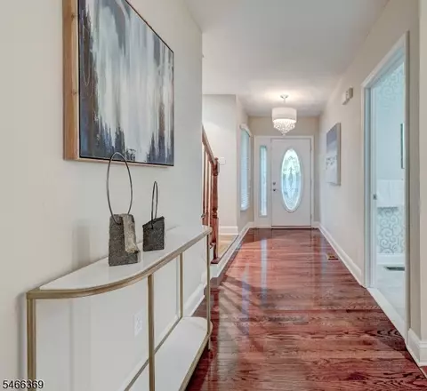 Entry Way - 38 Eggers Ct, Summit, NJ 07901 photo 2 of 2