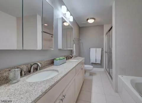 Bath - 38 Eggers Ct, Summit, NJ 07901 photo 2 of 5