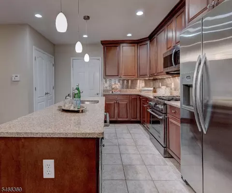 Kitchen - 38 Eggers Ct, Summit, NJ 07901 photo 2 of 3