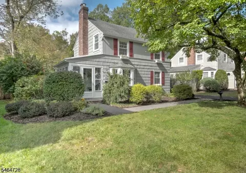 52 Crescent Rd, Livingston, NJ 07039