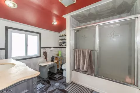 Bath - 1 Alexander Ave, Haskell, NJ 07420 photo 2 of 4