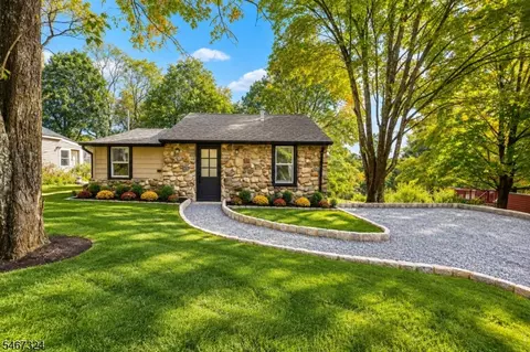 11 Laketop Dr, Newton, NJ 07860