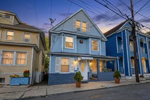 9 Lowden St, Elizabeth, NJ 07208