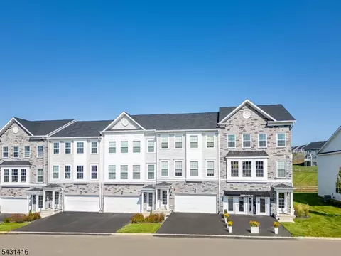 9 Bedford Way, East Hanover, NJ 07936