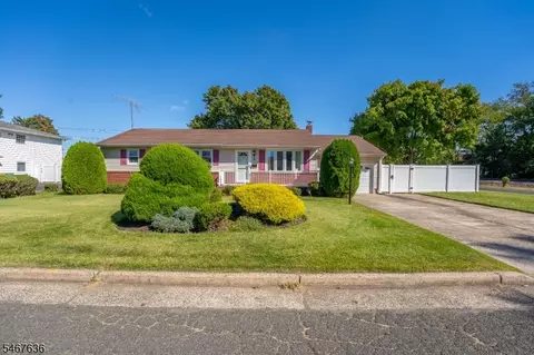 8 N 11th Ave, Manville, NJ 08835