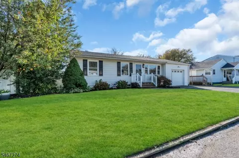 3163 Sterling St, Toms River, NJ 08753