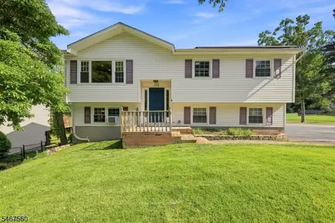 105 Leland Trl, Hopatcong, NJ 07843