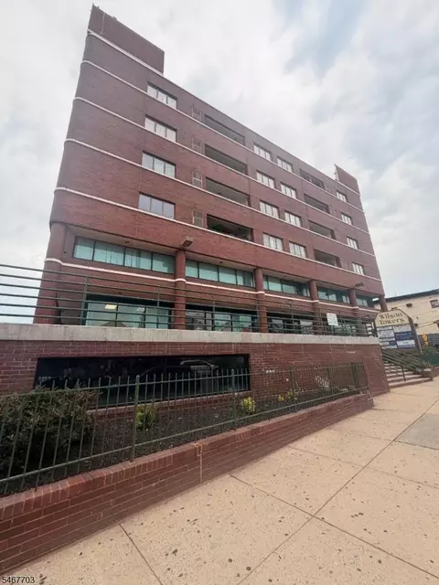 41-51 Wilson Ave #6 E, Newark, NJ 07105