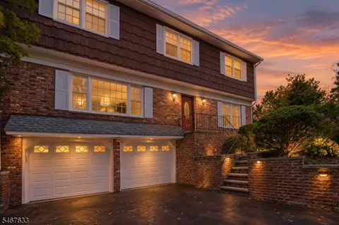 42 Collins Ave, Ramsey, NJ 07446