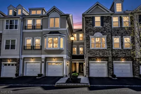 31 Barrister St, Clifton, NJ 07013