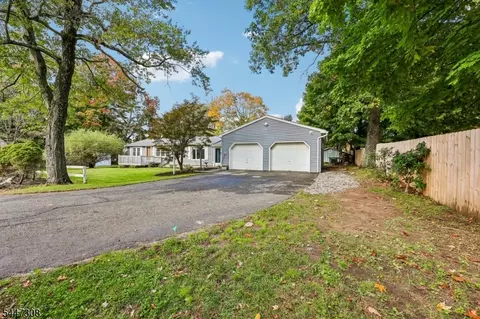 8 Summit Rd, Stockholm, NJ 07460