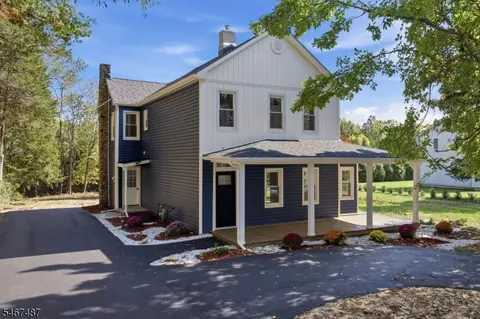 125 Milton Rd, Oak Ridge, NJ 07438