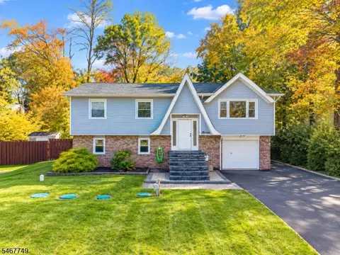 13 Adelphi Trl, Hopatcong, NJ 07843