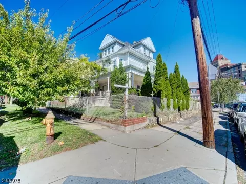 197 Weequahic Ave #2, Newark, NJ 07112