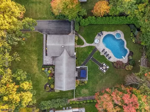 4 Walton Ln, Livingston, NJ 07039