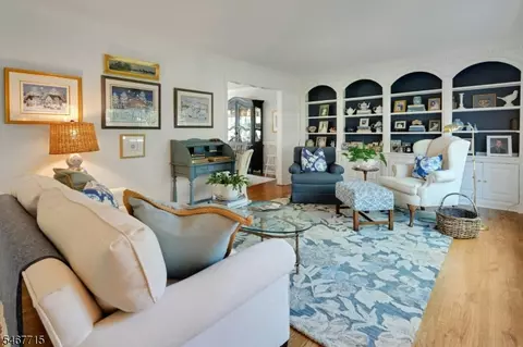 Living - 2 Mansfield Ct, Mendham, NJ 07945 photo 1 of 3