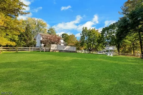 Exterior - 2 Mansfield Ct, Mendham, NJ 07945 photo 3 of 3