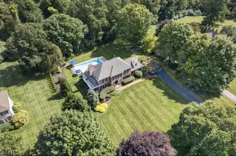 3 Old Farmstead Rd, Chester Twp, NJ 07930