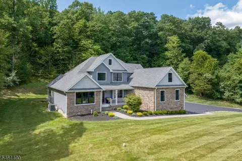 1 Sydney Ln, Port Murray, NJ 07865