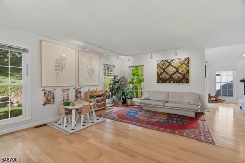150 Dezenzo Ln, West Orange, NJ 07052