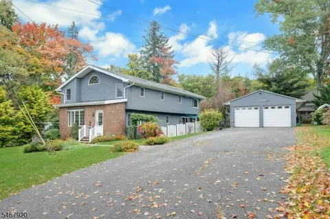 39 Hillside Ave, Stockholm, NJ 07460