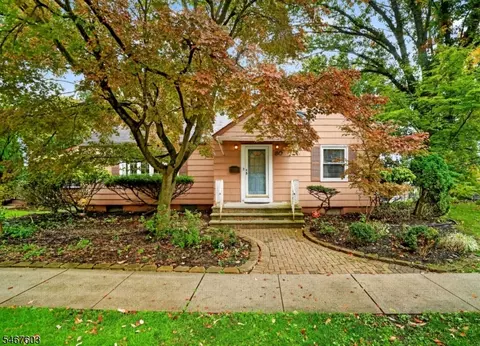 30 Oakridge Rd, West Orange, NJ 07052