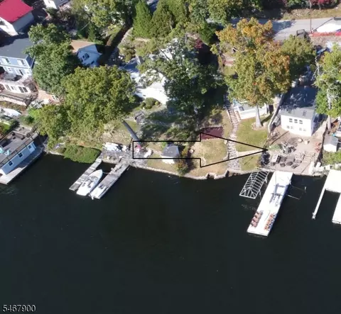76 Ithanell Rd, Hopatcong, NJ 07843