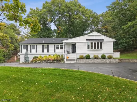 64 N Hillside Ave, Livingston, NJ 07039