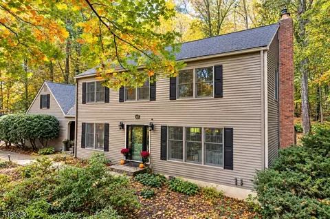 4 Scenic Falls Rd, Long Valley, NJ 07853