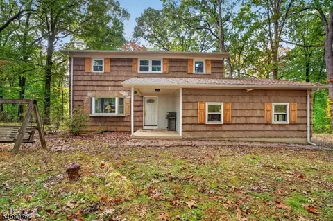 43 Potterstown Rd, Lebanon, NJ 08833