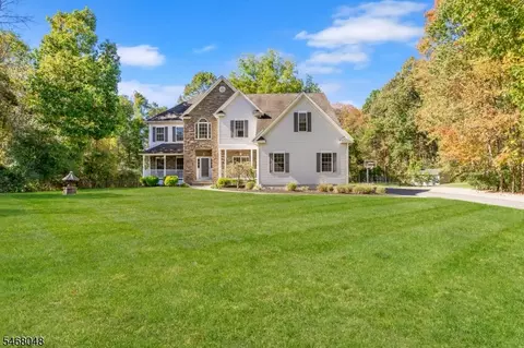 4 Cove Hollow Ct, Newton, NJ 07860