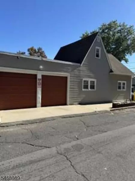 9 Woodside Pl, Newark, NJ 07104