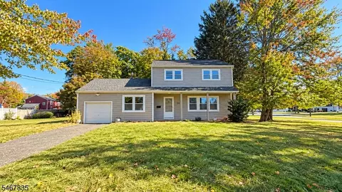34 Winthrop Dr, Manalapan, NJ 07726
