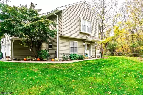 9 Pelican Pt, Newton, NJ 07860